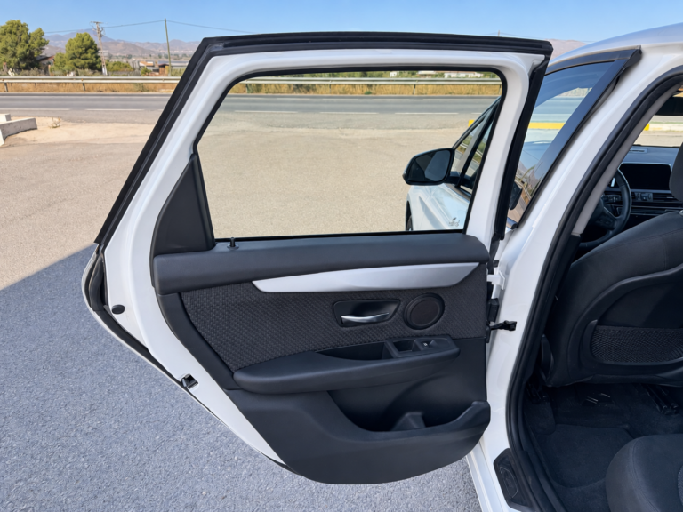 BMW 216D ACTIVE TOURER (15)