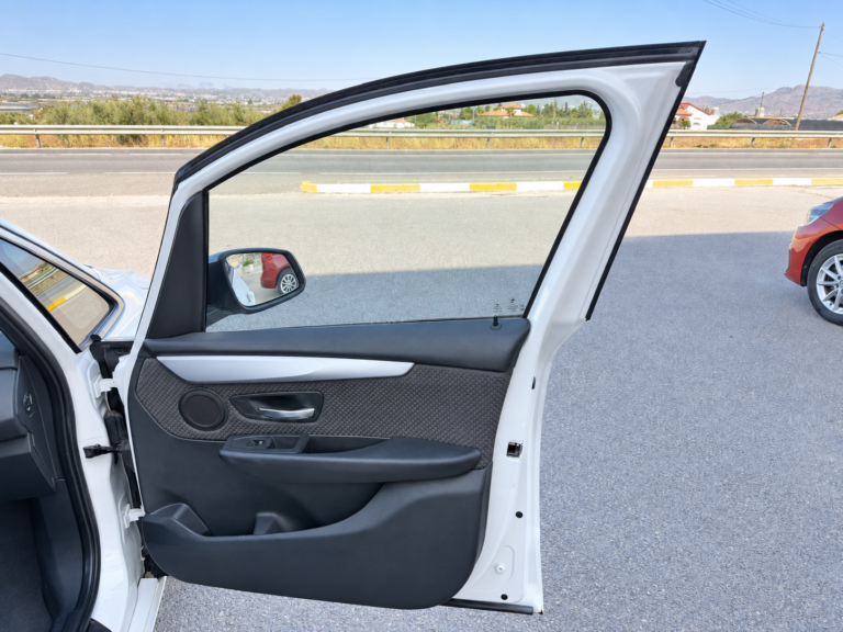 BMW 216D ACTIVE TOURER (16)